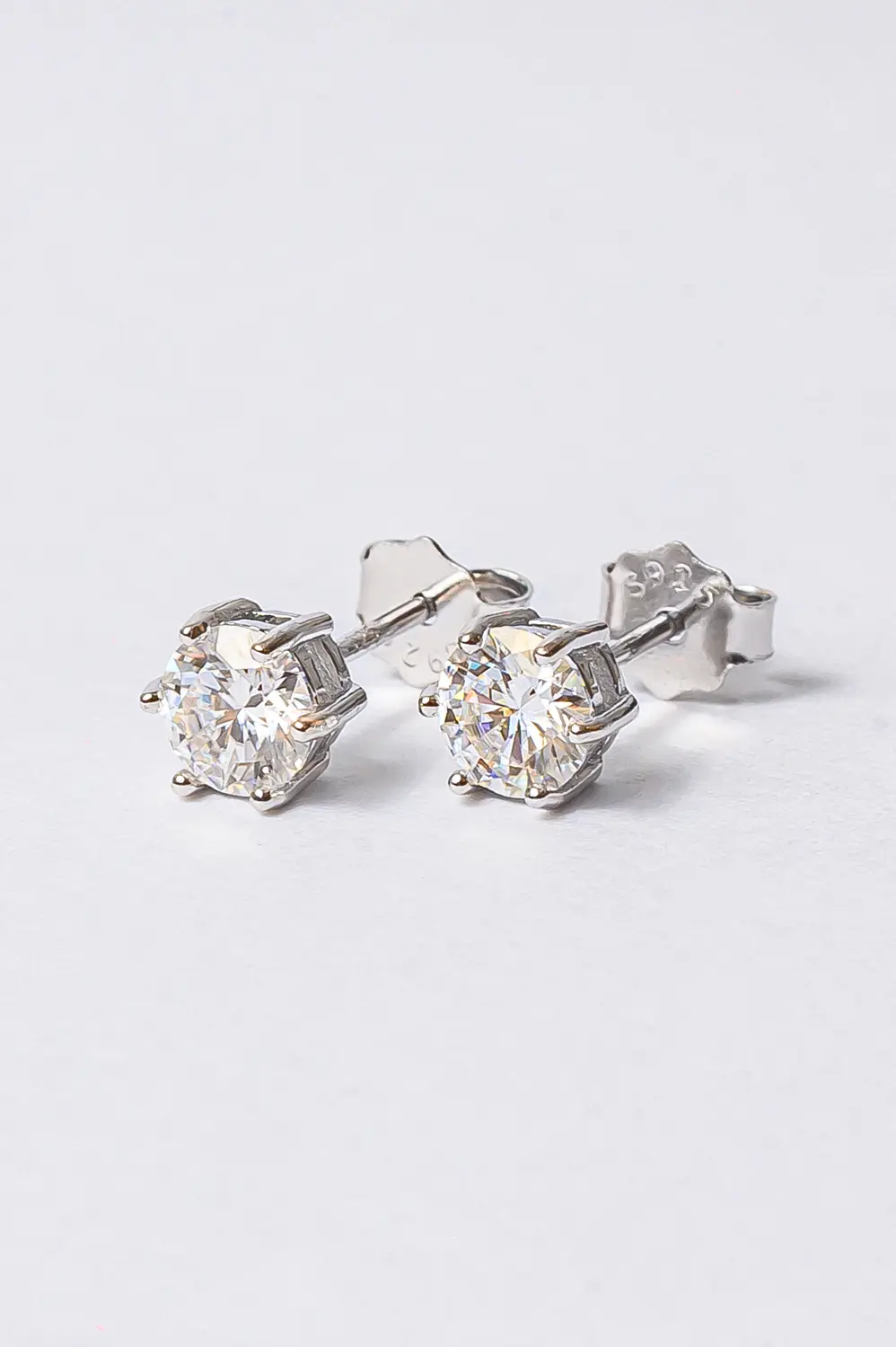 Brinco Ponto de Luz Moissanite 8 mm